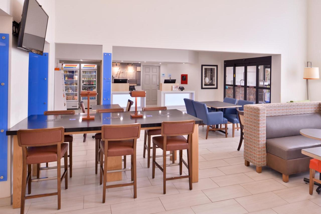 Holiday Inn Express Hotel & Suites Farmington By Ihg Exteriör bild